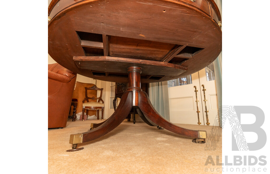 Queen Anne Single Pedestal Glass Topped Rent/Drum Table