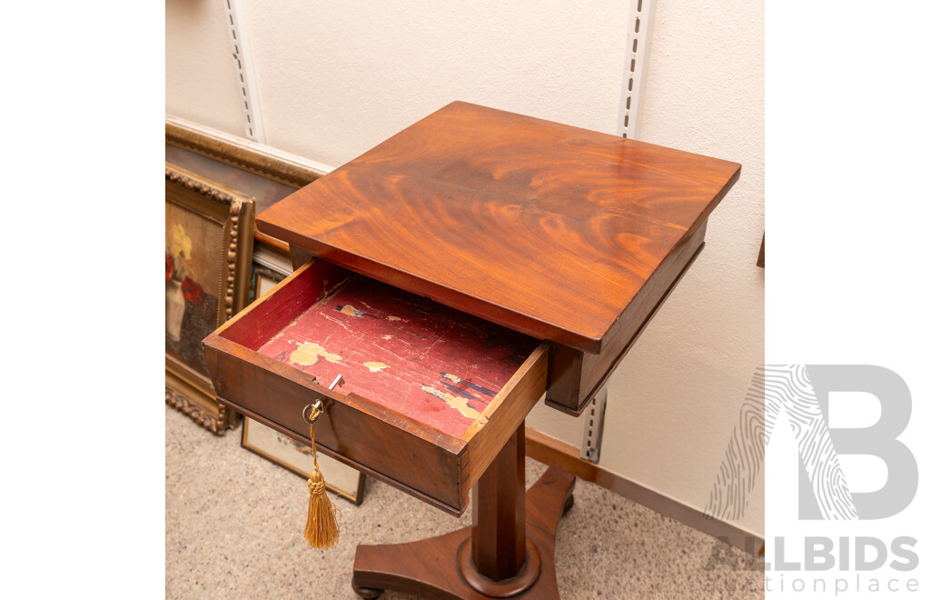 Victorian Flame Mahogany Single Pedestal Side Table