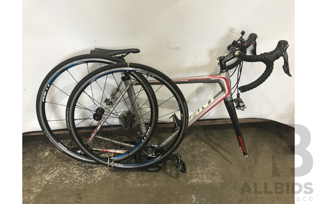 Giant Road Bike Frame with Tyres