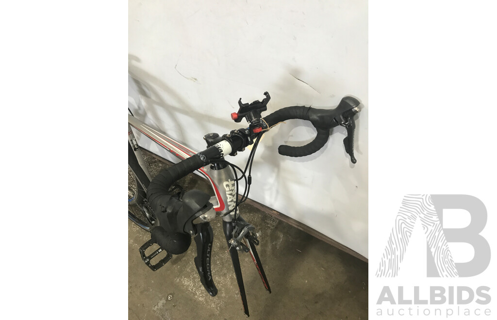 Giant Road Bike Frame with Tyres