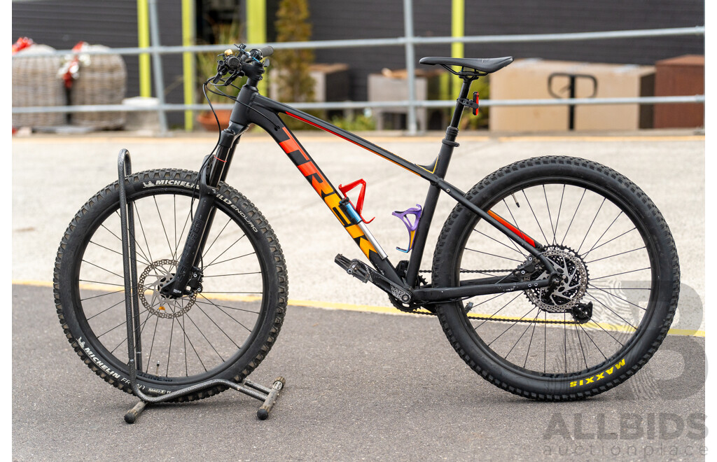 Trek Roscoe 8 9-Speed Mountain Bike