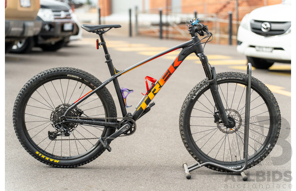 Trek Roscoe 8 9-Speed Mountain Bike