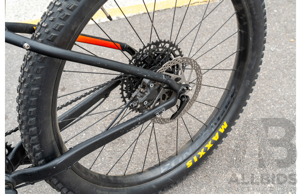 Trek Roscoe 8 9-Speed Mountain Bike