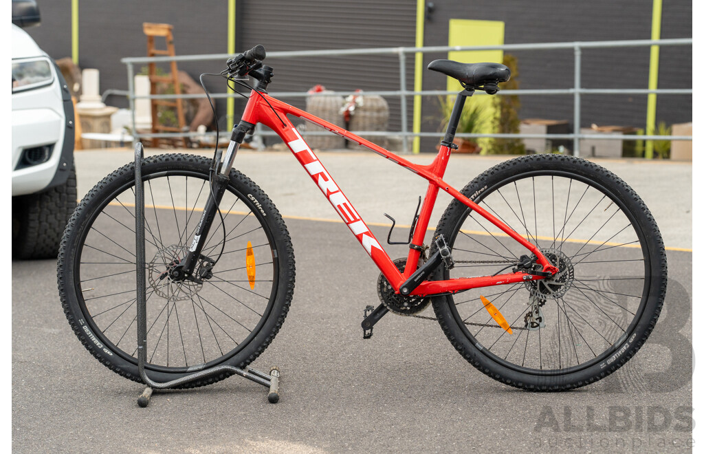 Trek Marlin 6 24-Speed Mountain Bike