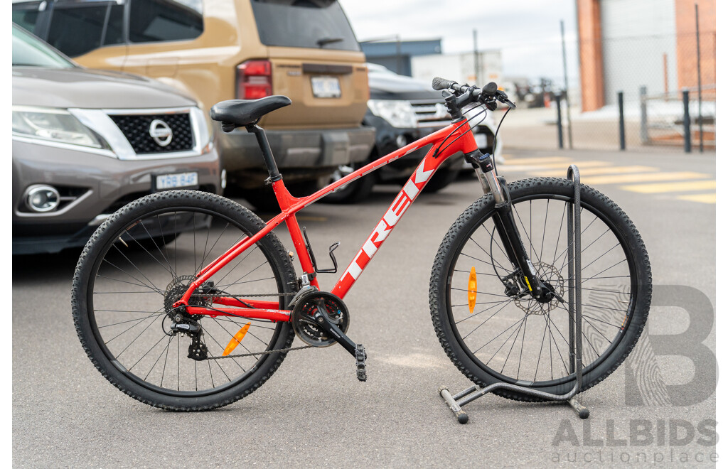 Trek Marlin 6 24-Speed Mountain Bike