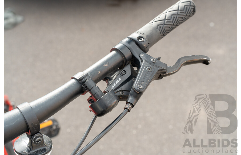 Trek Marlin 6 24-Speed Mountain Bike