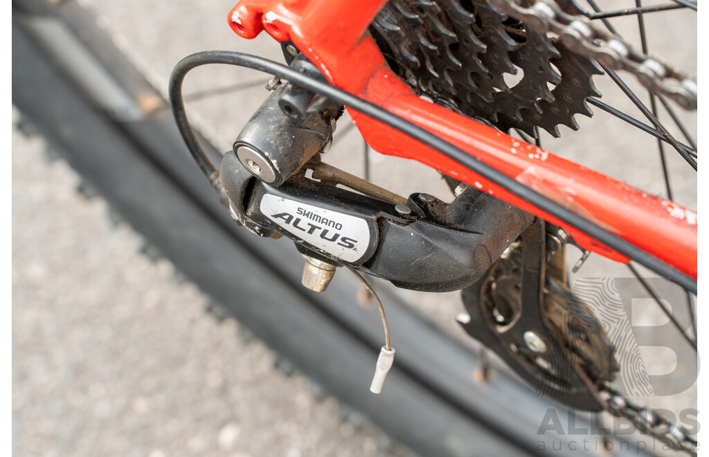 Trek Marlin 6 24-Speed Mountain Bike