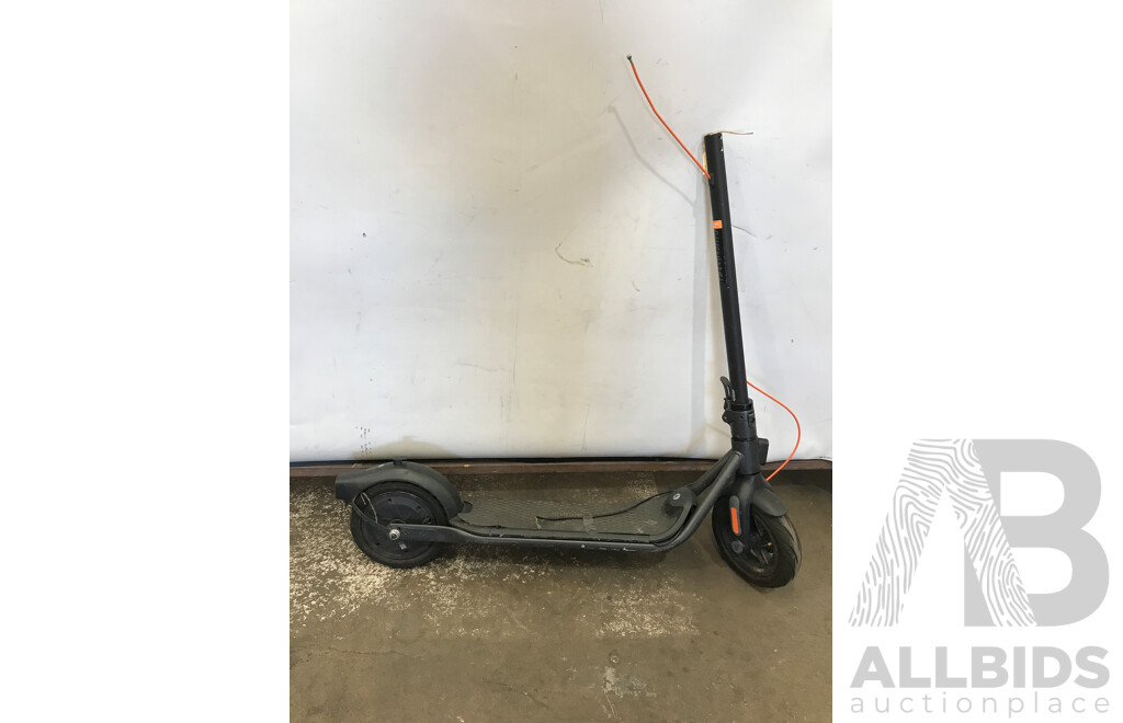 Segway Ninebot F2 Electric KickScooter (No Handlebars) - for Parts And/or Pieces
