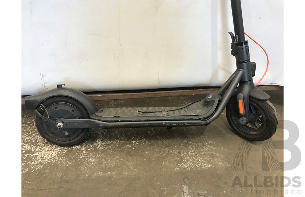 Segway Ninebot F2 Electric KickScooter (No Handlebars) - for Parts And/or Pieces