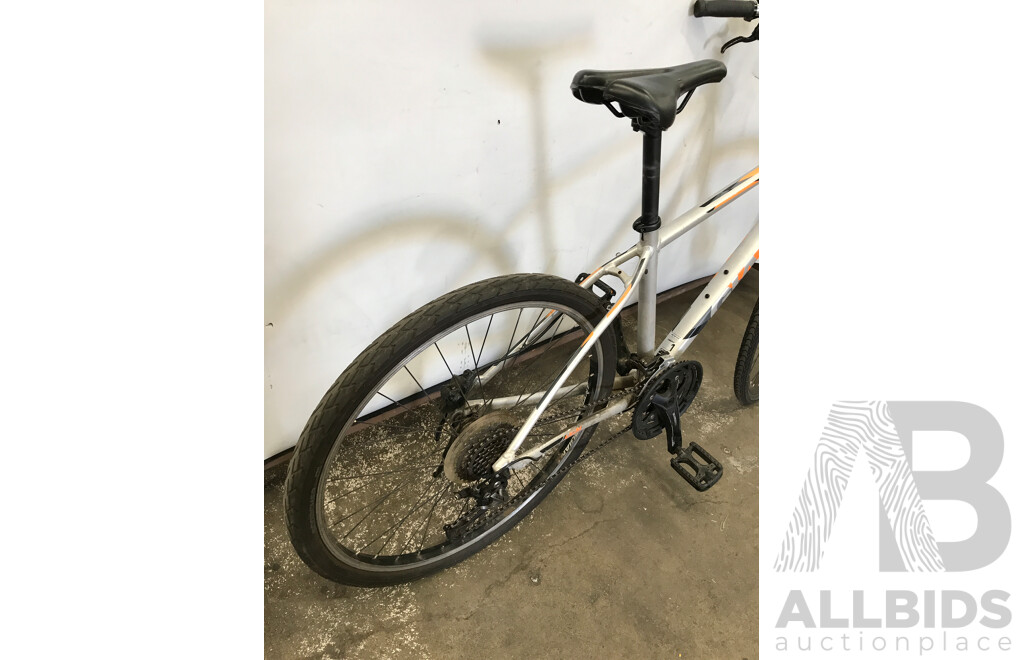 Giant Cross City 24 Speed Hybrid Bike
