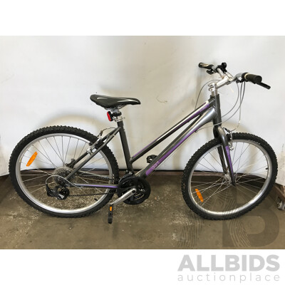 Giant Boulder 21 Speed Hybrid Bike