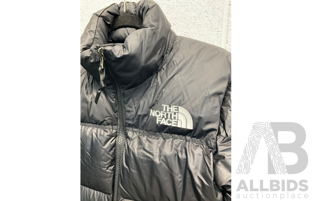 the NORTH FACE 96 Retro Nuptse Jacket Size XS