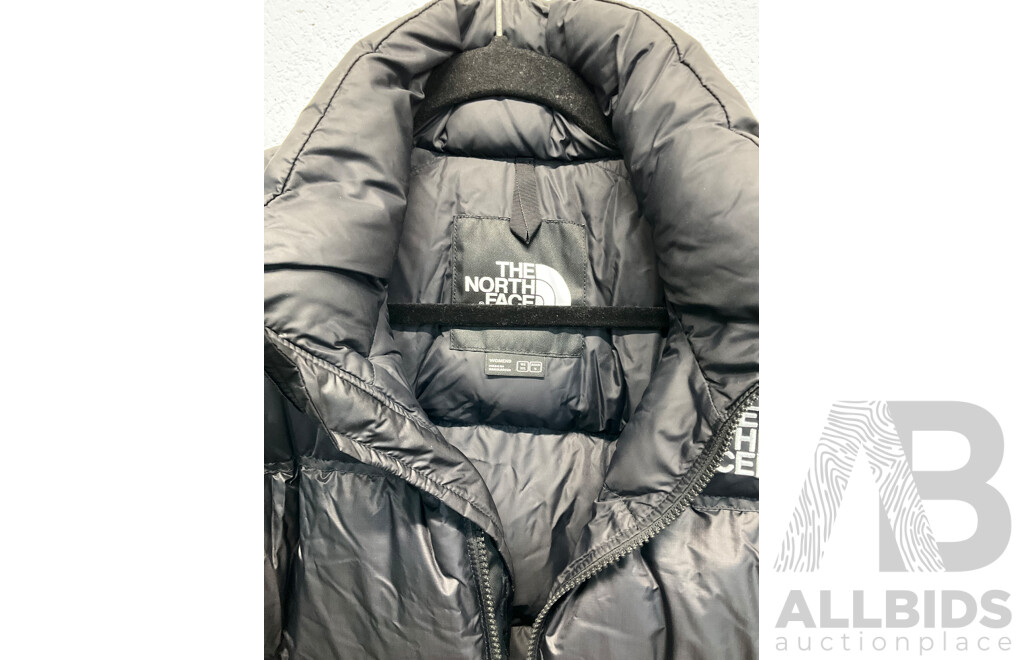 the NORTH FACE 96 Retro Nuptse Jacket Size XS