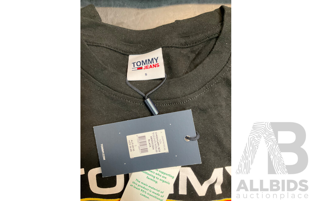 HUGO BOSS Shirts and Crewneck Sweater Size M and L, TOMMY JEANDS T-shirt Size S - Lot of 4