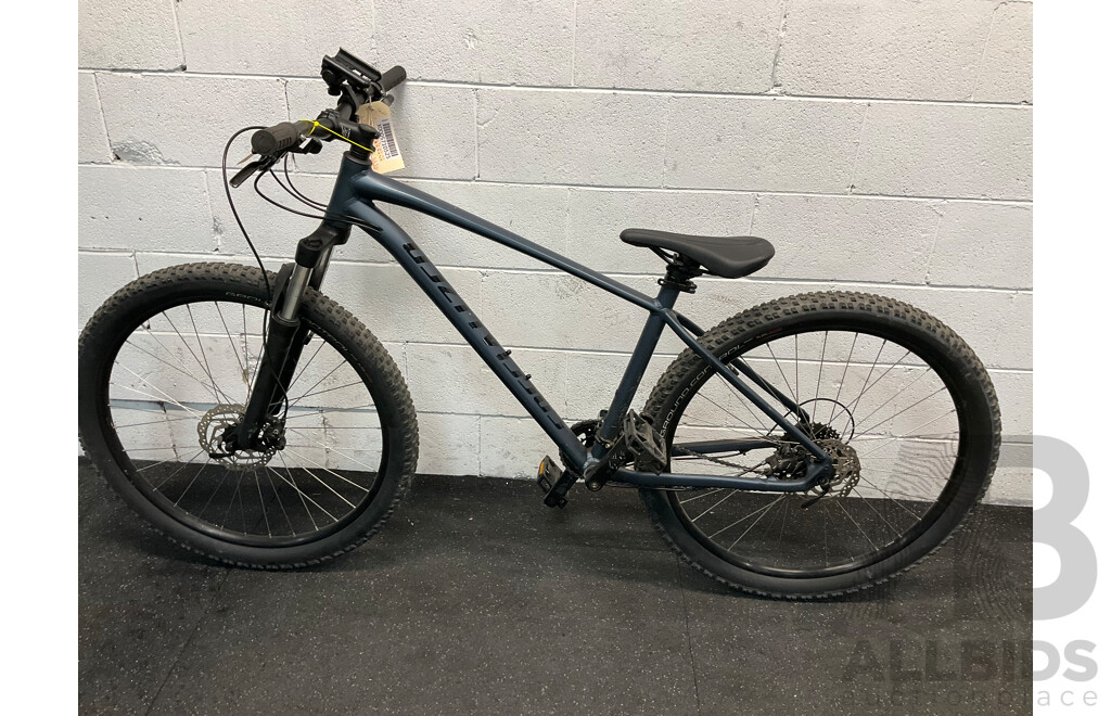 Specialized Pitch Mountain Bike (48cm Frame)
