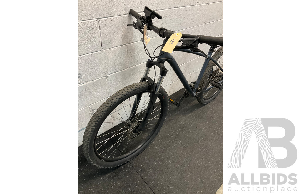 Specialized Pitch Mountain Bike (48cm Frame)