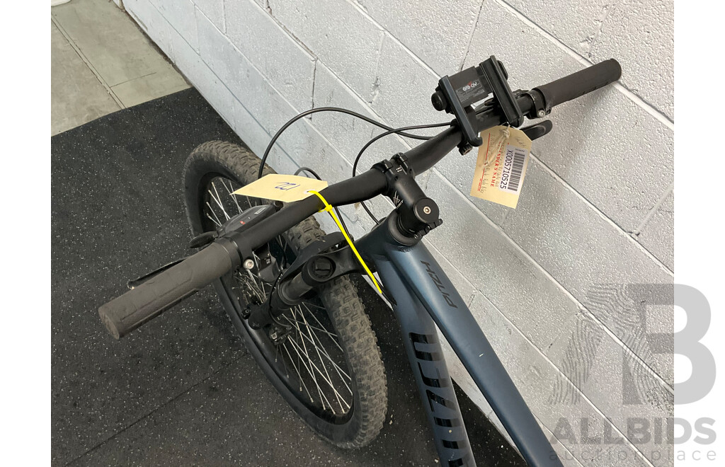Specialized Pitch Mountain Bike (48cm Frame)