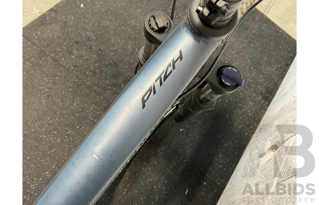Specialized Pitch Mountain Bike (48cm Frame)