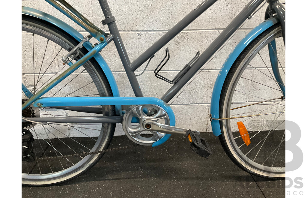 Blue and Gray Bike 7 Speed