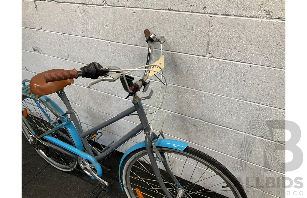 Blue and Gray Bike 7 Speed