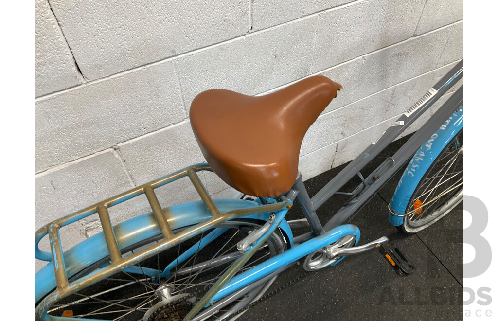 Blue and Gray Bike 7 Speed
