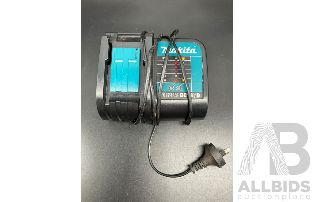 MAKITA DC18SD Battery Charger