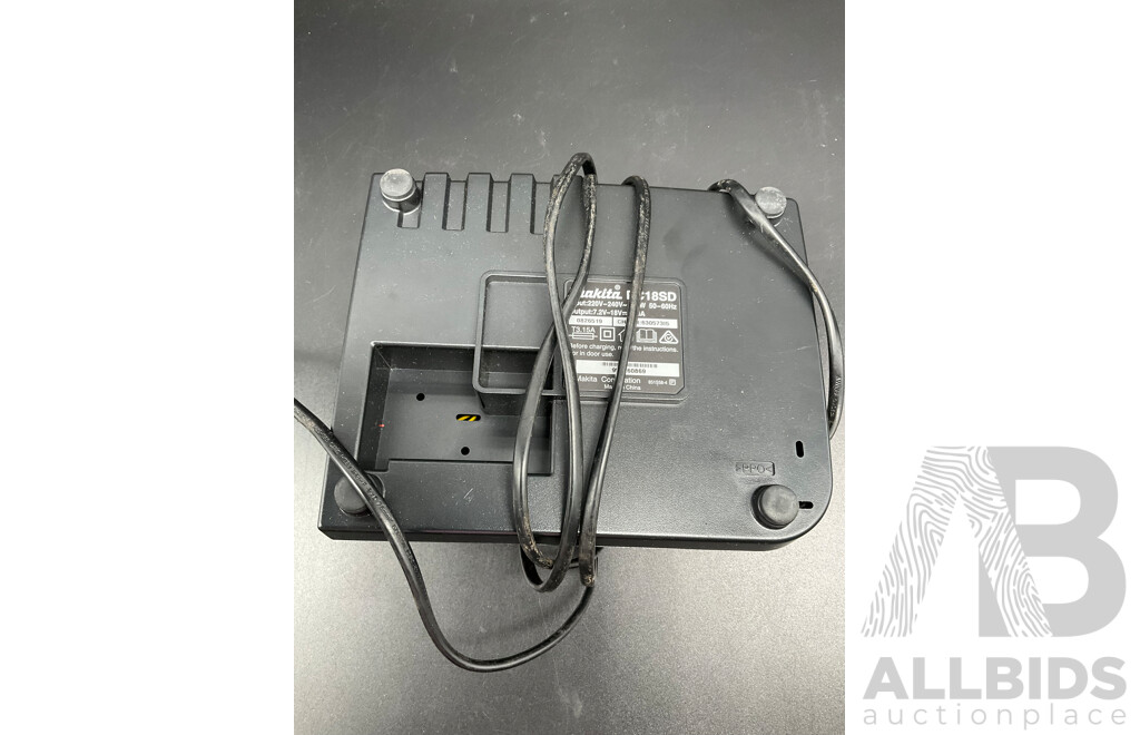 MAKITA DC18SD Battery Charger