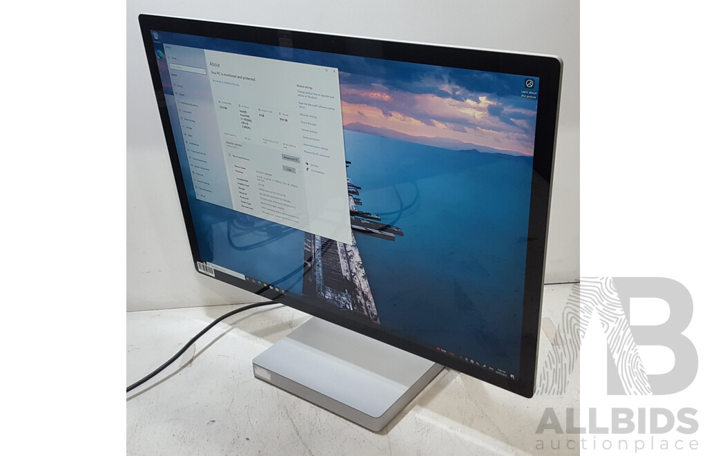Microsoft (1707) Surface Studio 2 Intel Core i7 (7820HQ) 2.90GHz-3.90GHz 4-Core CPU 28-Inch Touchscreen All-in-One Computer