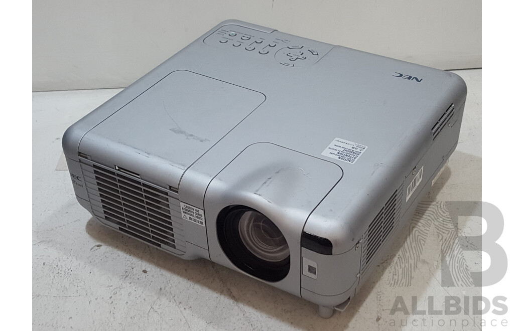 NEC (MT1065) XGA 3LCD Projector