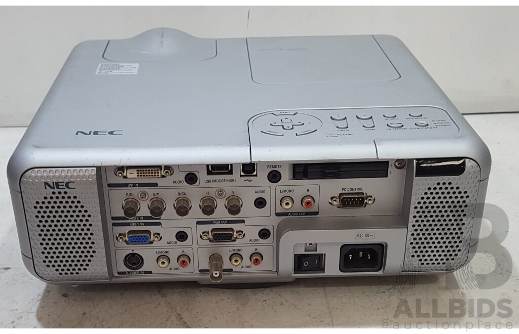 NEC (MT1065) XGA 3LCD Projector