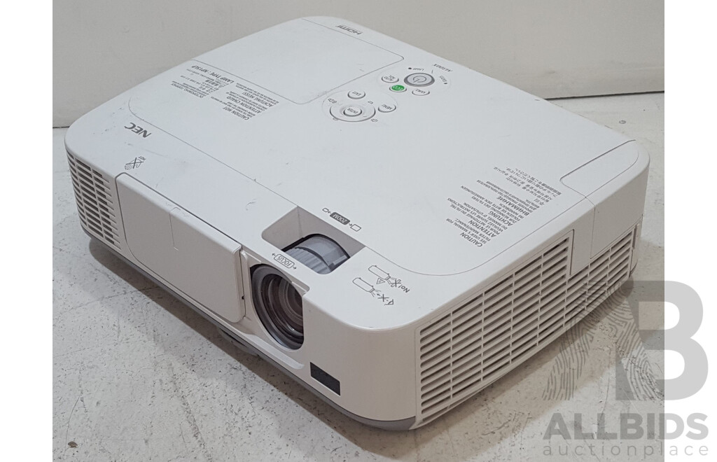NEC (M300X) XGA 3LCD Projector