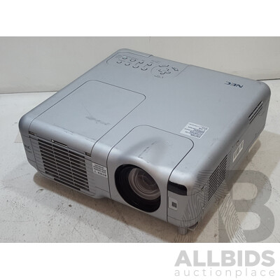 NEC (MT1065) XGA 3LCD Projector