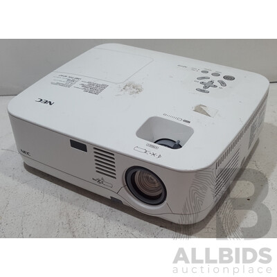 NEC (NP510) XGA 3LCD Projector