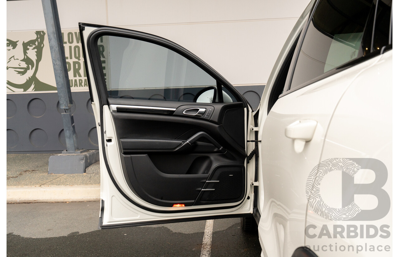 3/2011 Porsche Cayenne S (AWD) Series 2 4d Wagon White V8 4.8L
