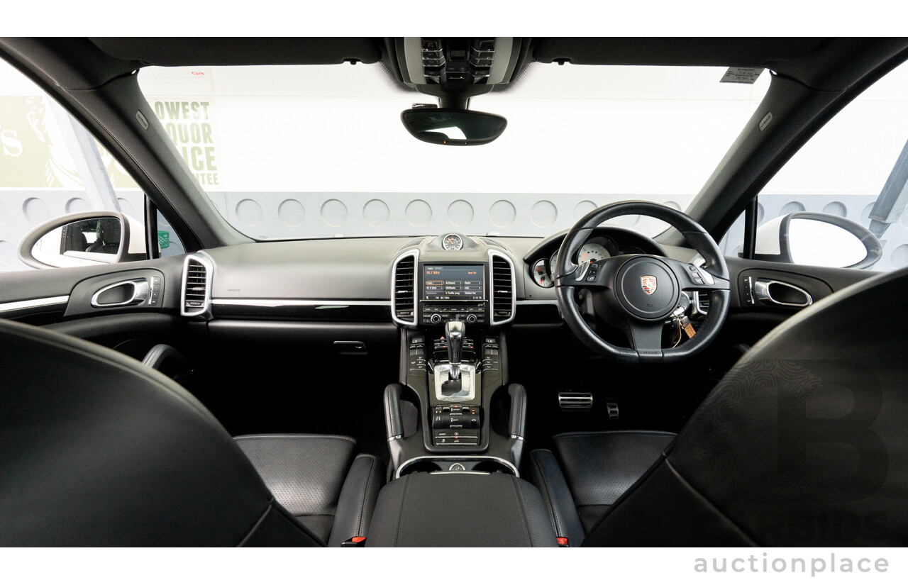 3/2011 Porsche Cayenne S (AWD) Series 2 4d Wagon White V8 4.8L
