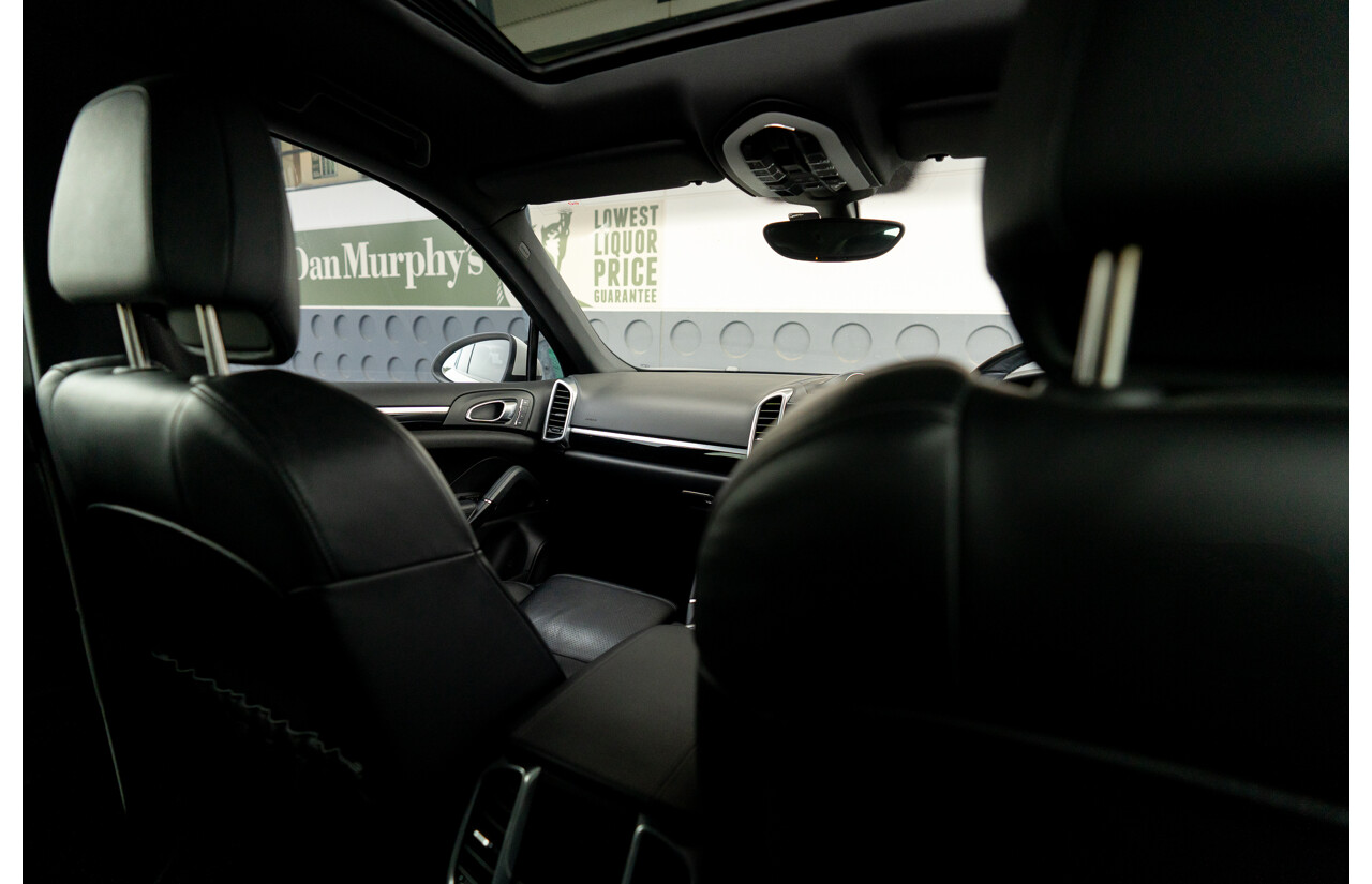 3/2011 Porsche Cayenne S (AWD) Series 2 4d Wagon White V8 4.8L