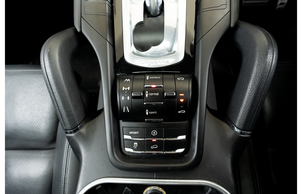 3/2011 Porsche Cayenne S (AWD) Series 2 4d Wagon White V8 4.8L