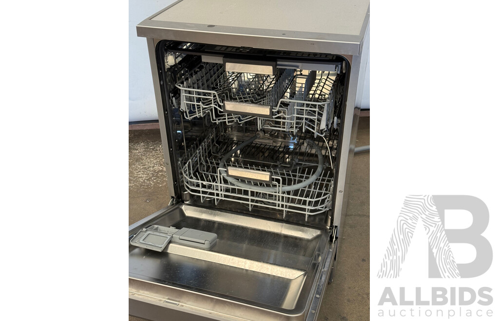 Fisher and Paykel Freestanding Dishwasher