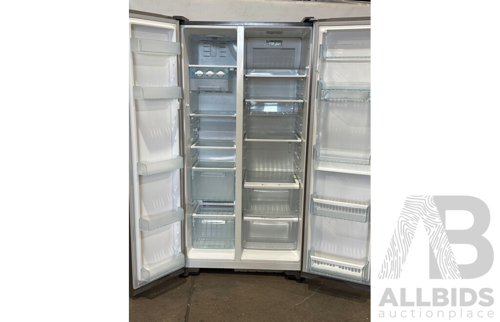 Westinghouse WSE6100SF 608 Side-by-Side Fridge-Freezer