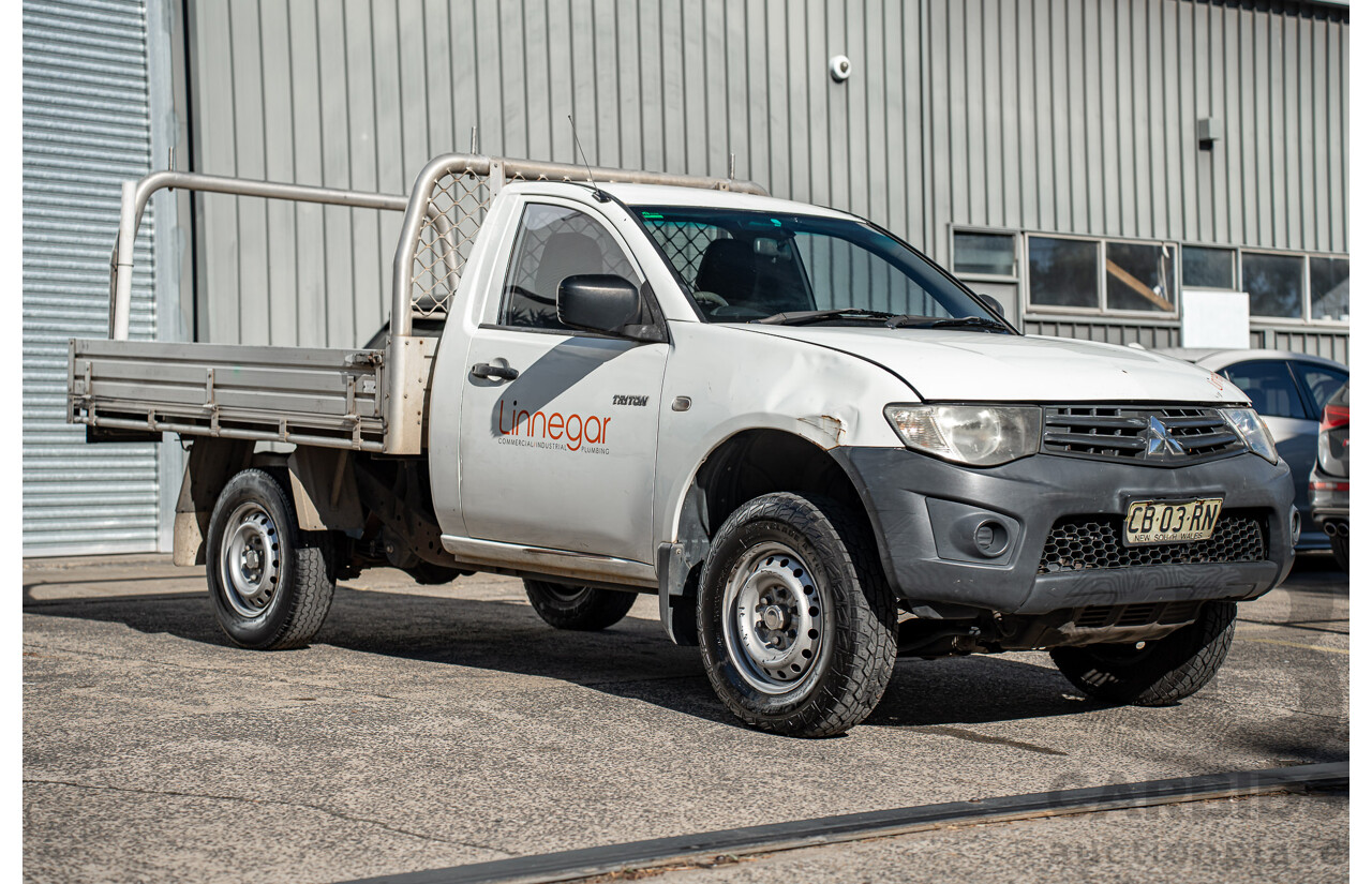 2/2014 Mitsubishi Triton GL MN MY14 Update C/Chas Solid White 2.4L