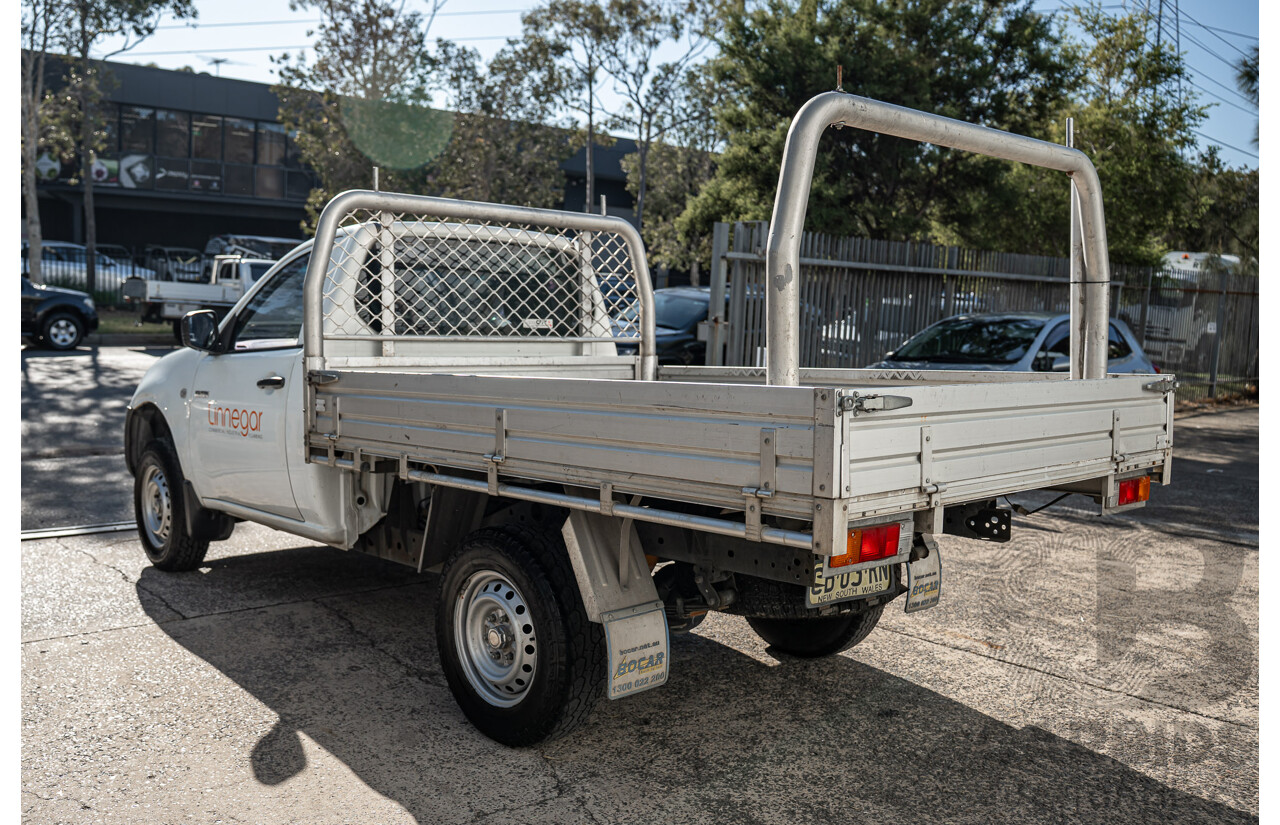2/2014 Mitsubishi Triton GL MN MY14 Update C/Chas Solid White 2.4L