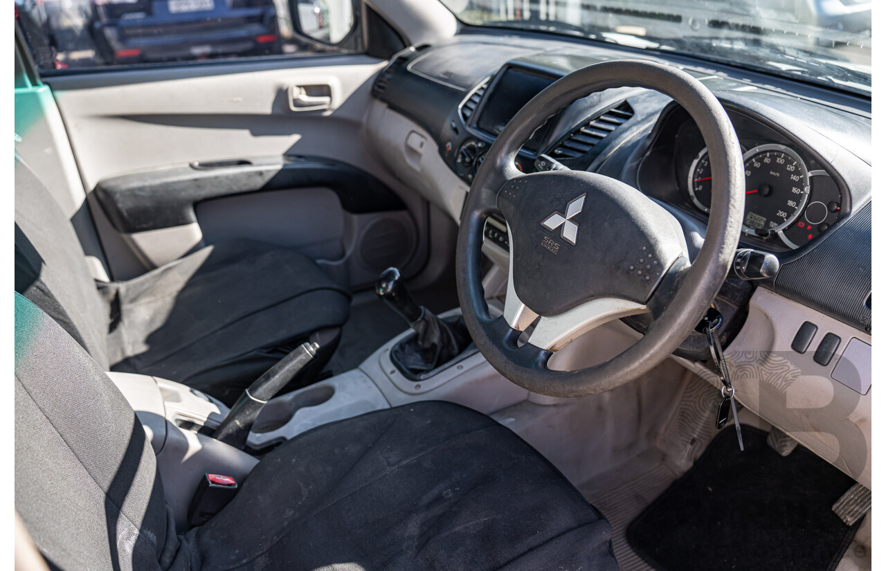 2/2014 Mitsubishi Triton GL MN MY14 Update C/Chas Solid White 2.4L