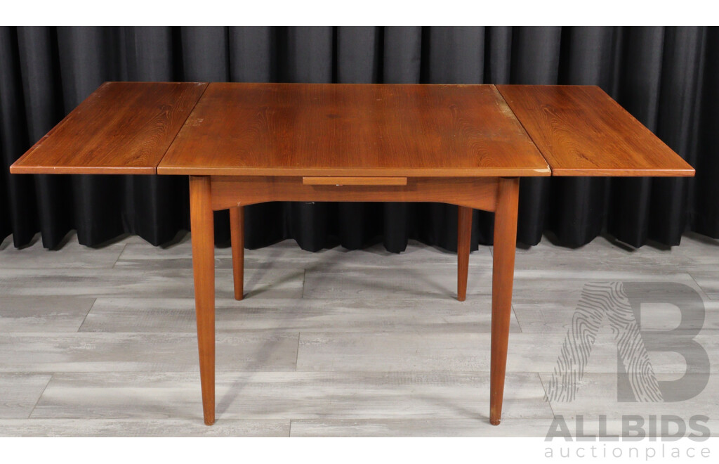 Vintage Parker Seven Piece Dining Suite