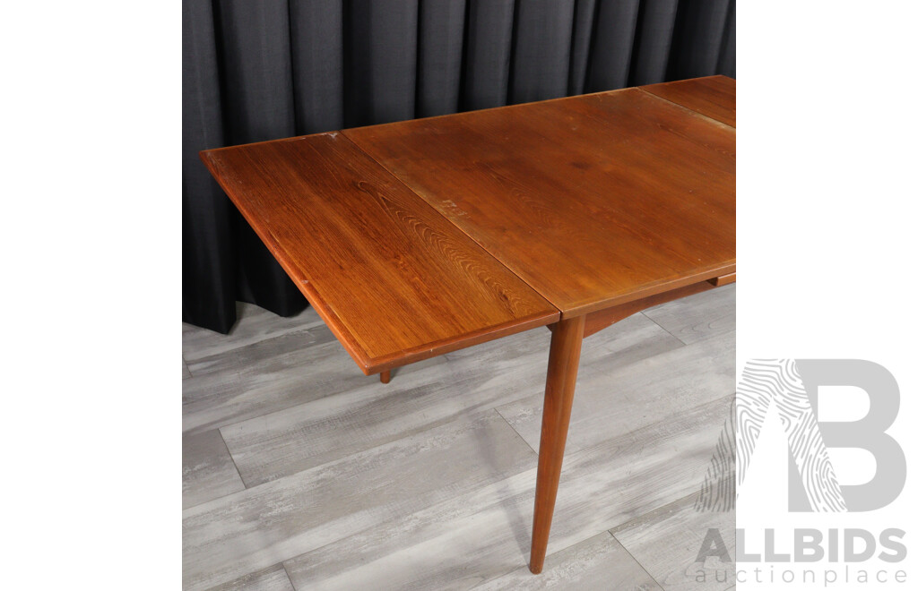 Vintage Parker Seven Piece Dining Suite