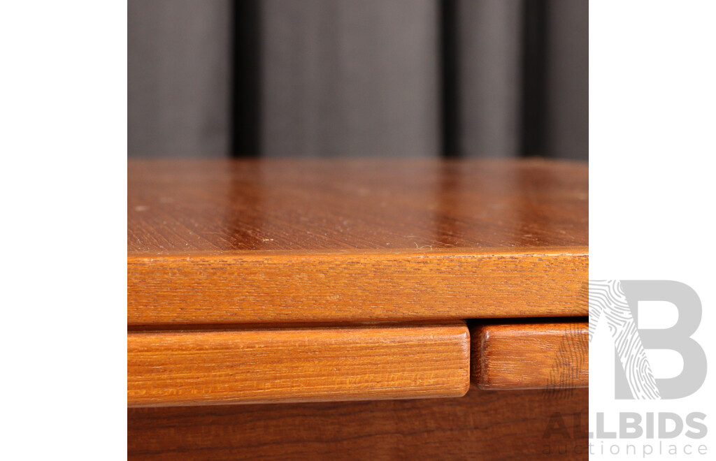 Vintage Parker Seven Piece Dining Suite