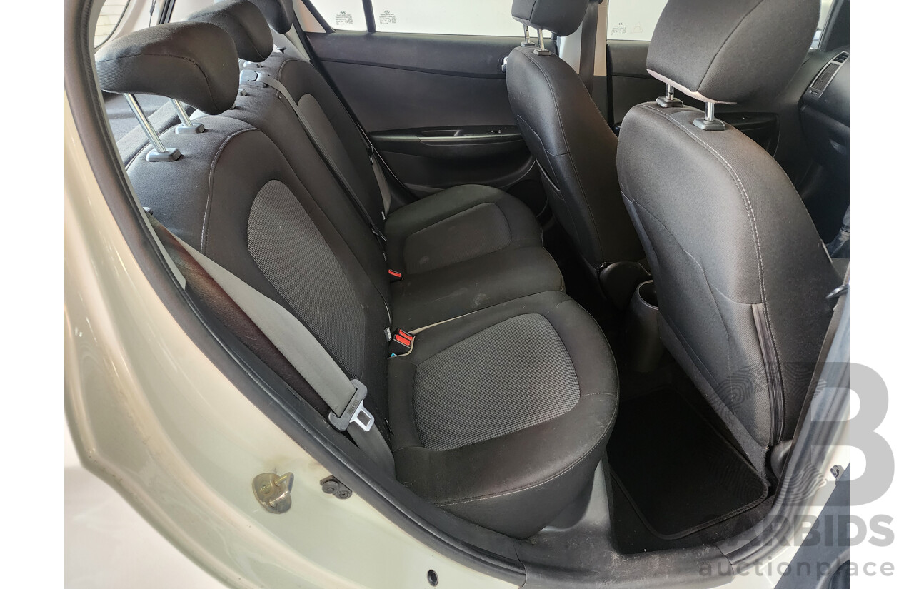 2/2015 Hyundai i20 Active PB MY14 5d Hatchback White 1.4L