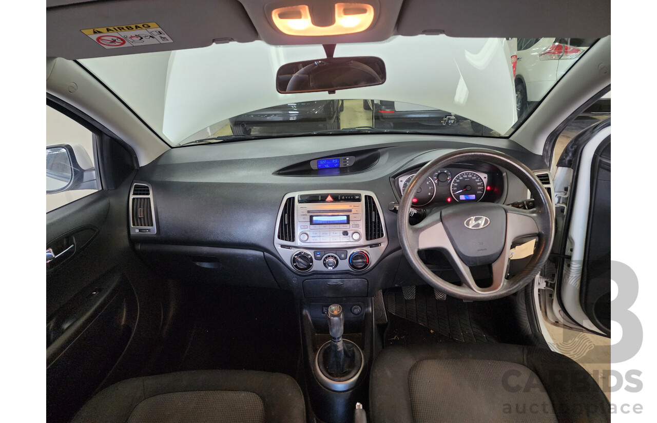 2/2015 Hyundai i20 Active PB MY14 5d Hatchback White 1.4L