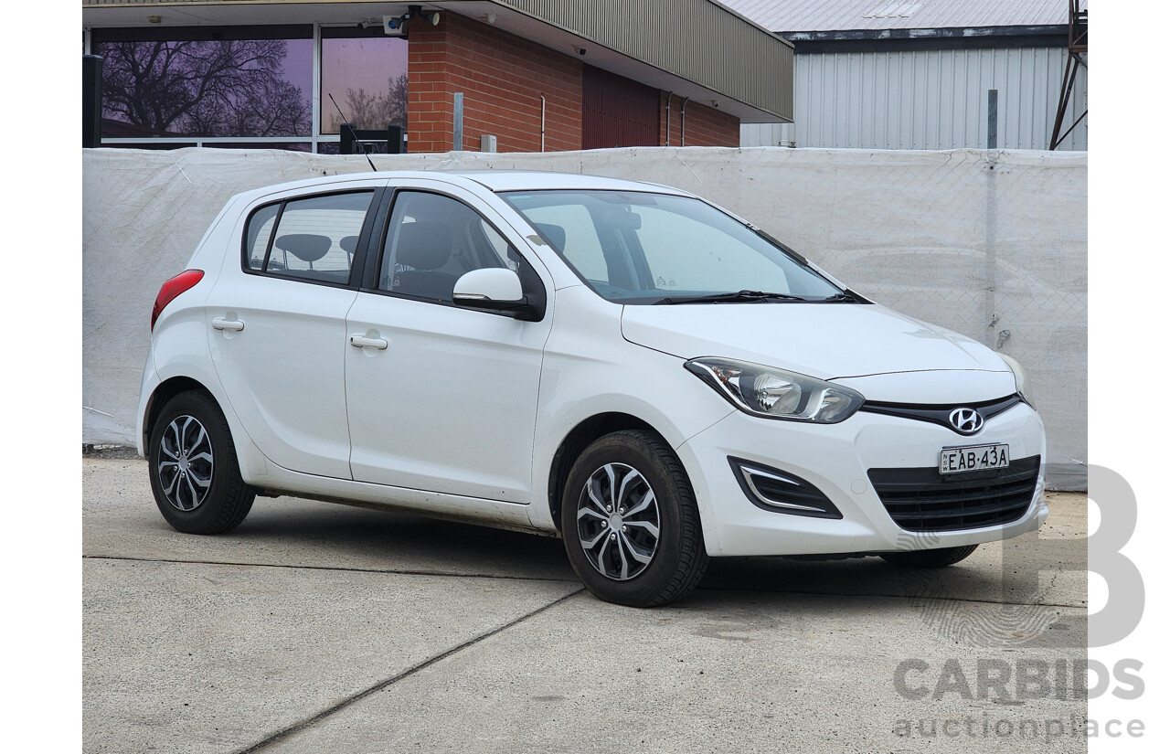 2/2015 Hyundai i20 Active PB MY14 5d Hatchback White 1.4L