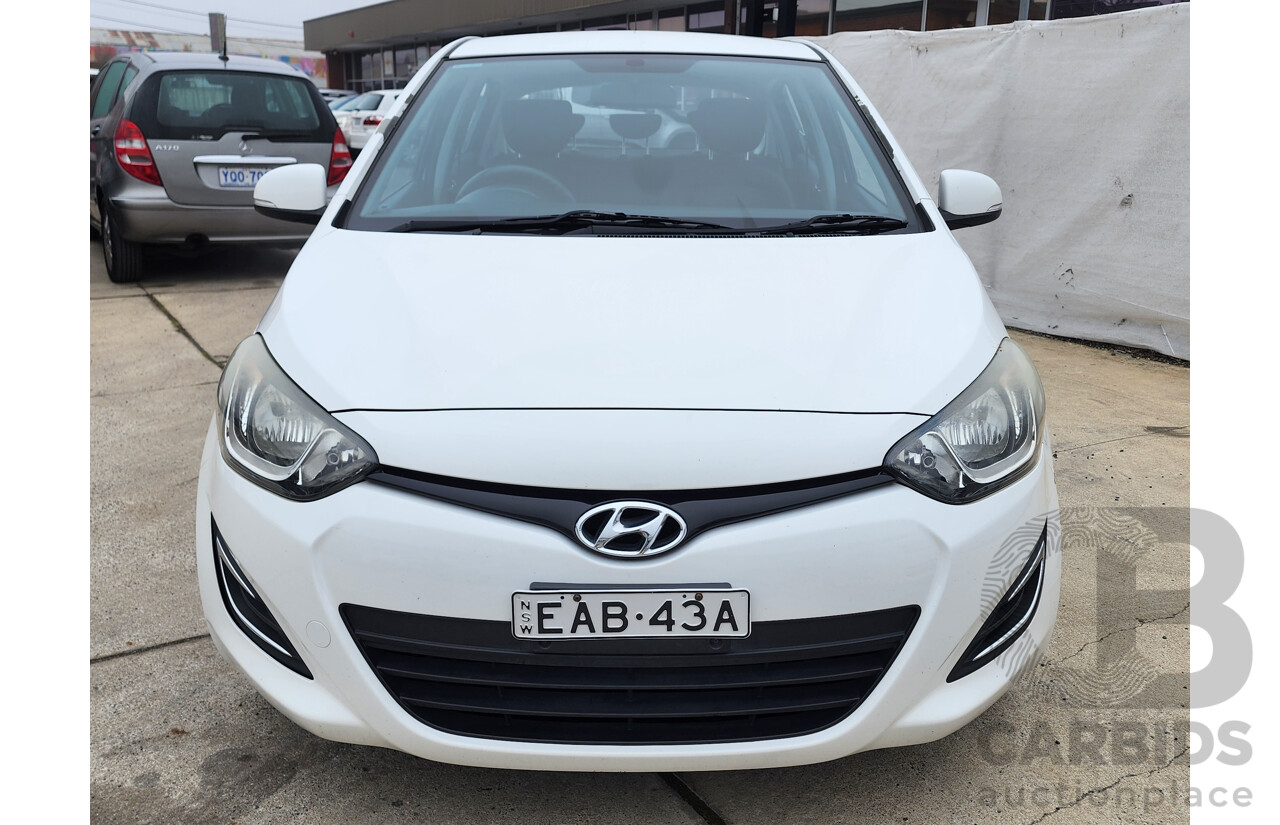 2/2015 Hyundai i20 Active PB MY14 5d Hatchback White 1.4L