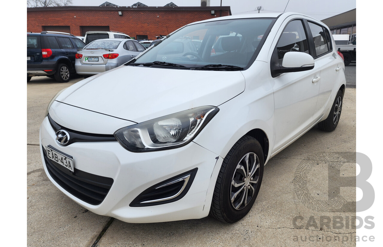 2/2015 Hyundai i20 Active PB MY14 5d Hatchback White 1.4L